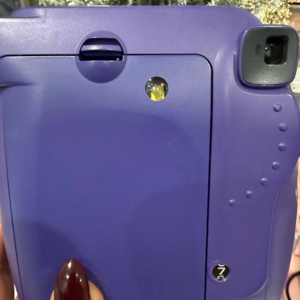 Fujifilm Instax Mini 8 in Vibrant Purple